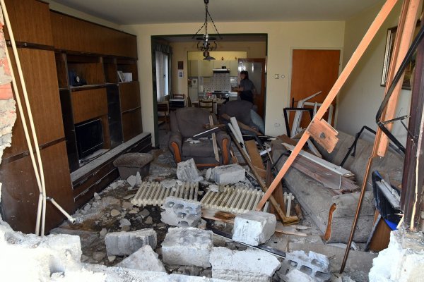 Požega: Vozač u bijegu od policije završio u dnevnom boravku obiteljske kuće