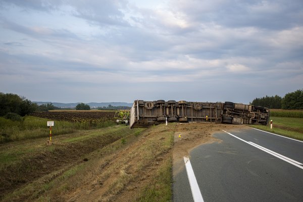 Prevrnuti šleper kod Virovitice