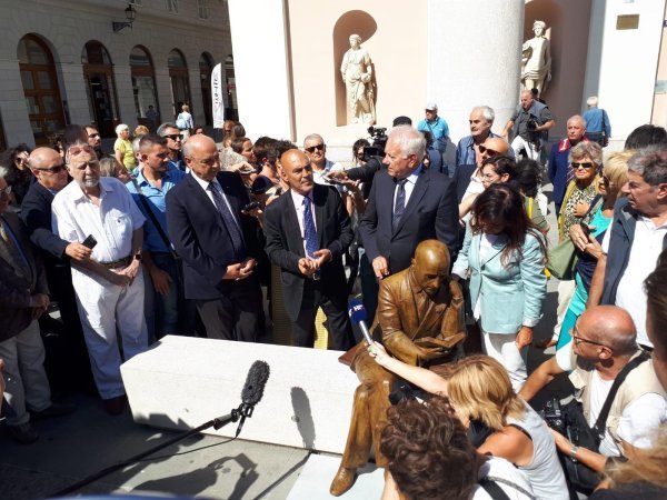 Otvaranje spomenika Gabrielu D'Annunziju u Trstu