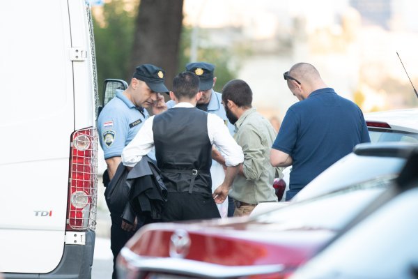 Uoči otvorenja izložbe bilo je posla za policiju