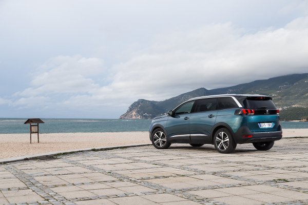 SUV Peugeot 5008 BlueHDi 130 Family