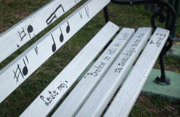 Oslikane klupe u Vranjicu