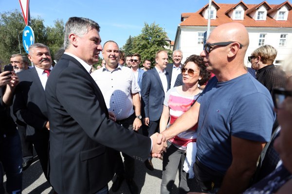 Kandidat za predsjednika RH Zoran Milanović družio se s građanima Ogulina