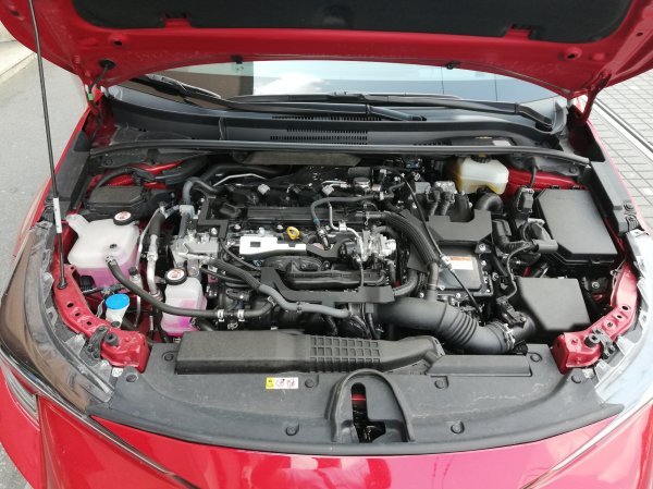 Corolla Hatchback 2,0 hibrid Sport