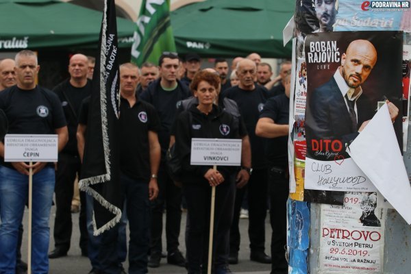 HOS-ovci na ulicama Koprivnice