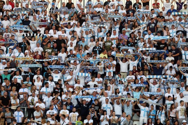 Pune tribine na Rujevici prate utakmicu Rijeke protiv Hajduka u osmom kolu HNL-a