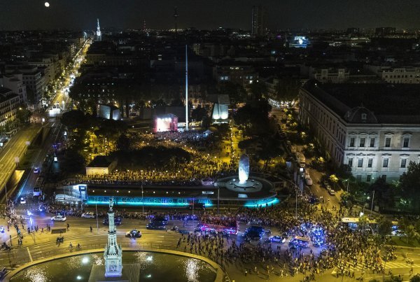 U Madridu tisuće navijača dočekale košarkaške svjetske prvake