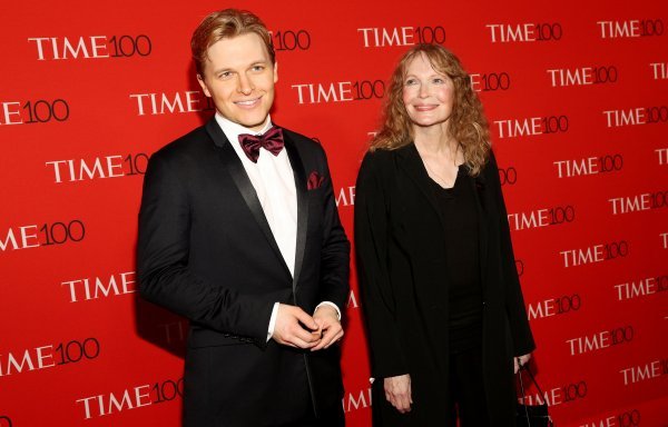 Novinar New Yorkera Ronan Farrow i njegova majka, glumica Mia Farrow