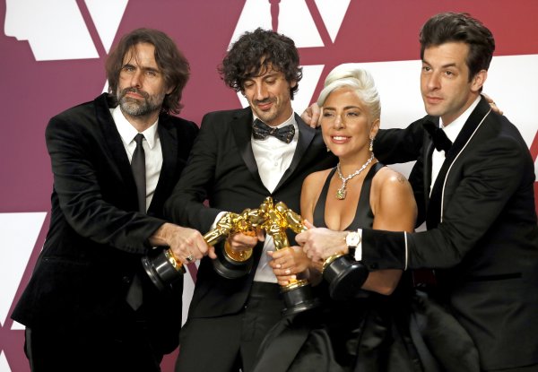 Andrew Wyatt, Anthony Rossomando, Lady Gaga i Mark Ronson na dodjeli Oscara