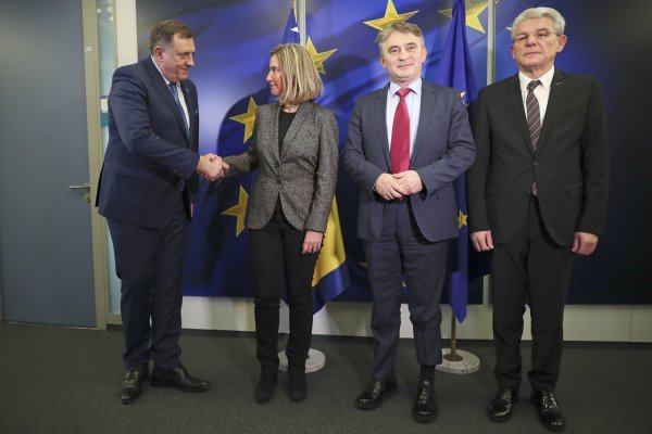 Članovi Predsjedništva BiH Milorad Dodik, Željko Komšić i Šefik Džaferović s visokom predstavnicom EU-a za vanjsku politiku Federicom Mogherini