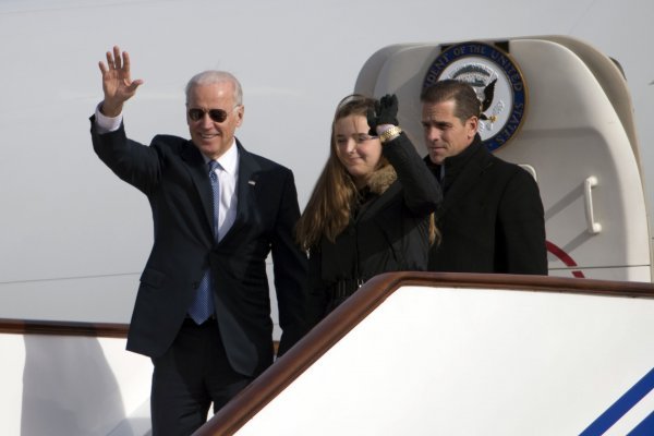 Joe Biden s unukom Finnegan i sinom Hunterom