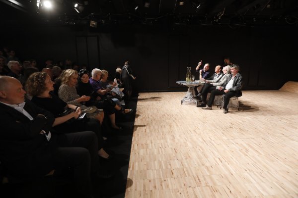 Premijera predstave 'Dobro je dok umiremo po redu' u ZKM-u