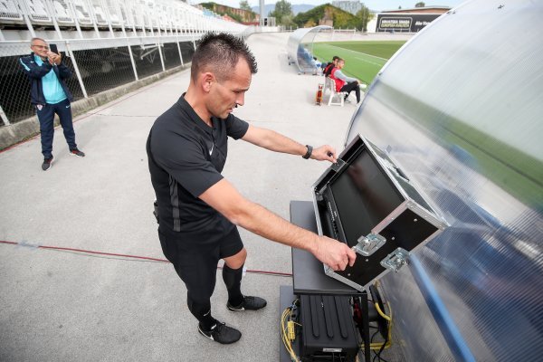 Zagreb: Prvi put u Hrvatskoj na službenoj utakmici korištena je VAR tehnologija