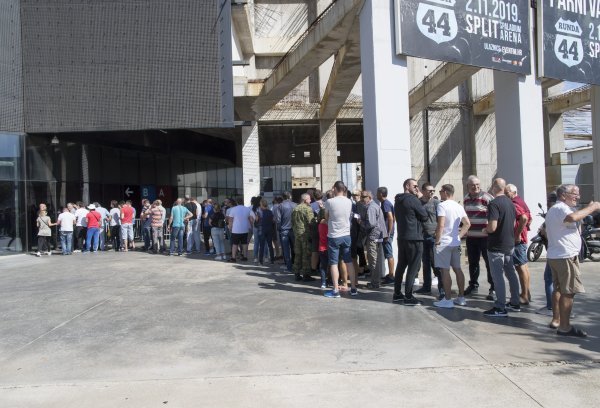 Prvi kupci ulaznica za utakmicu reprezentacije Hrvatske i Mađarske