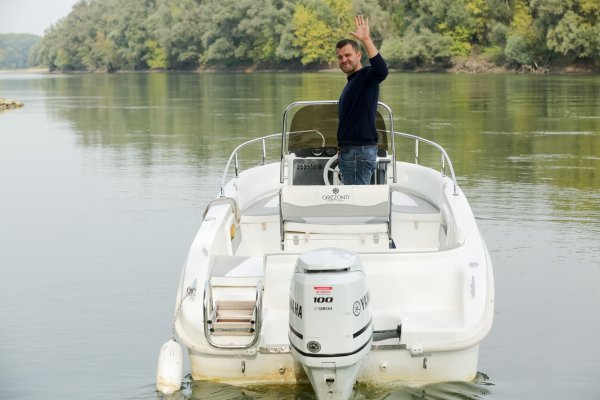 Osječanin Igor Živković čamcem vozi turiste po Dravi