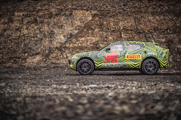 Aston Martin DBX SUV na testiranjima