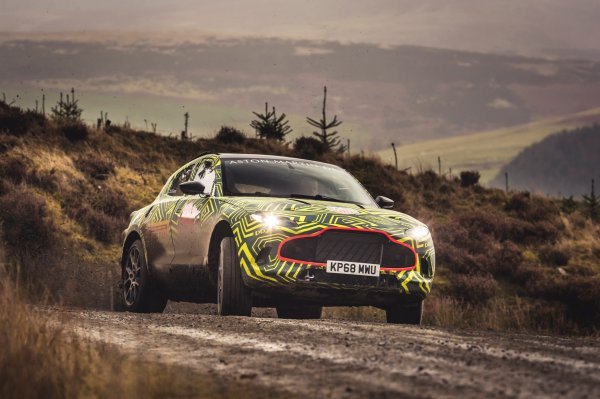 Aston Martin DBX SUV na testiranjima