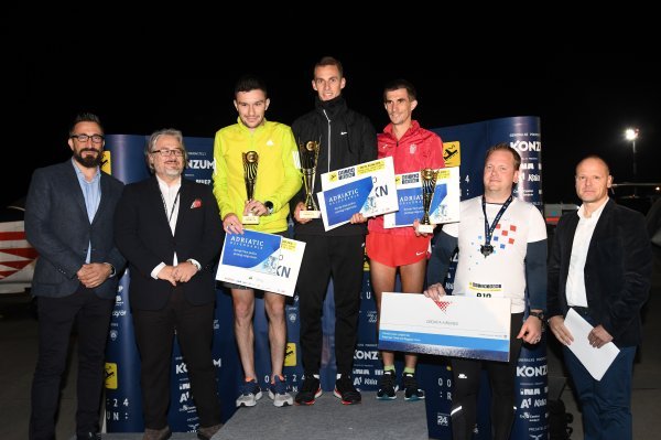 Zagreb: Dodjela nagrada pobjednicima noćne utrke 00:24 RUN