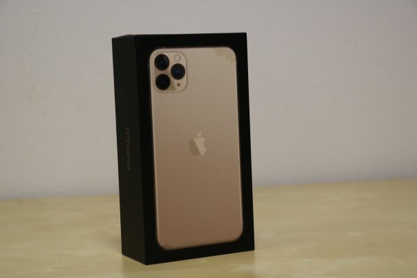 Apple iPhone 11 Pro - raspakiranje