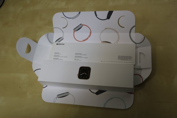 Raspakirali smo Apple Watch 5