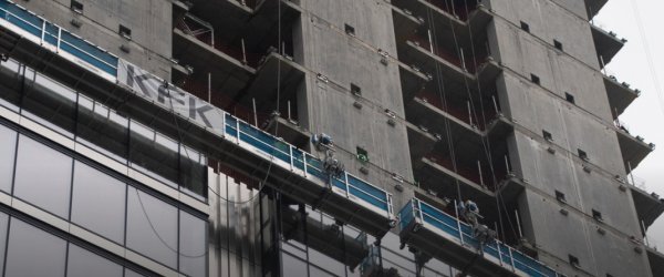 Radnici KFK rade na fasadi Landmark Pinnaclea