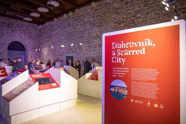 Izložba ‘Dubrovnik, A Scarred City: stradanje i obnova Dubrovnika 1991. – 2000.’
