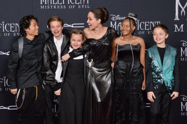 Angelina Jolie i djeca - Shiloh, Vivienne, Zahara i Knox