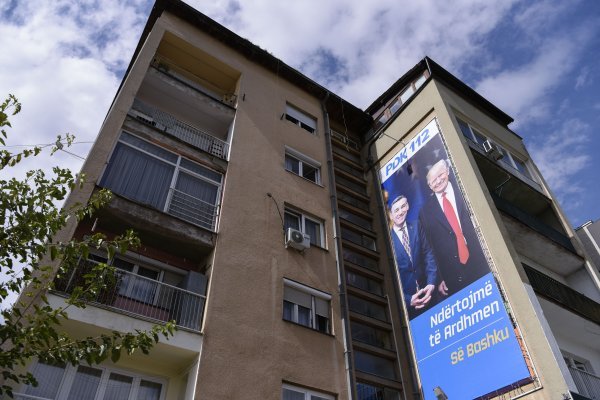Predizborni plakat na Kosovu