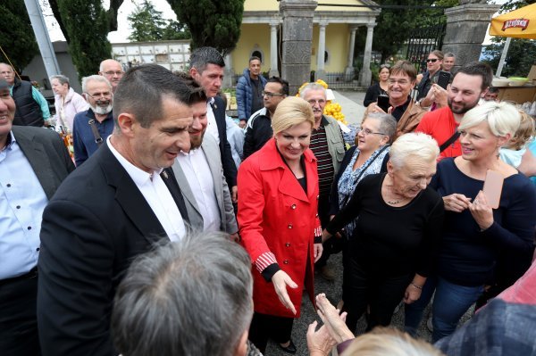 Kolinda Grabar Kitarović posjetila je manifestaciju Bela nedeja u Kastvu