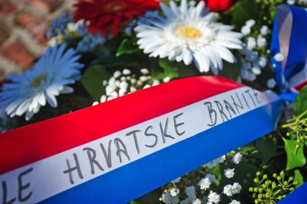 Osijek: Polaganje vijenaca povodom Dana neovisnosti