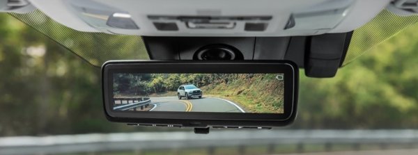 Toyota RAV4 s unutarnjim retrovizorom bez ogledala