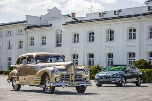 Škoda Superb OHV iz 1948. pored modernog Superba