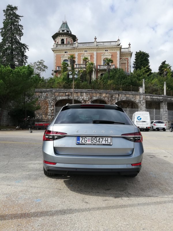 Škoda Superb Combi Premium 2.0 TDI DSG