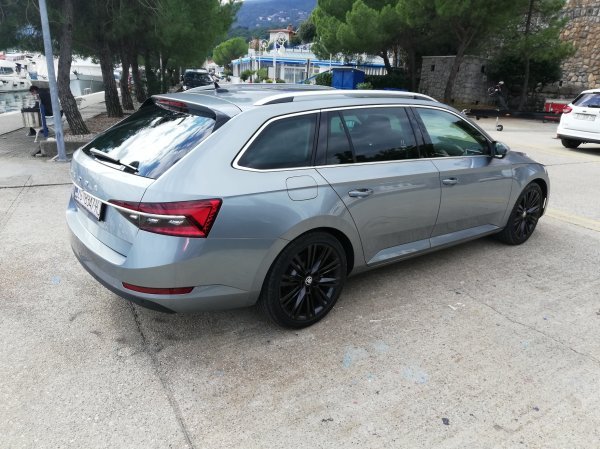 Škoda Superb Combi Premium 2.0 TDI DSG