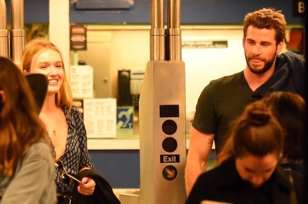 Liam Hemsworth i Maddison Brown