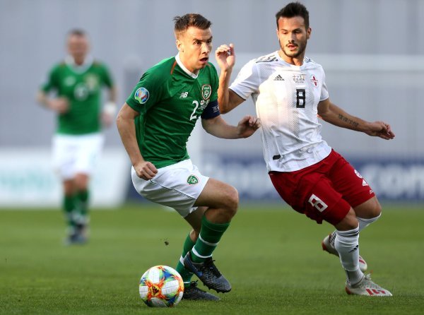 Gruzija (Vako Q'azaishvili) - Irska (Seamus Coleman)