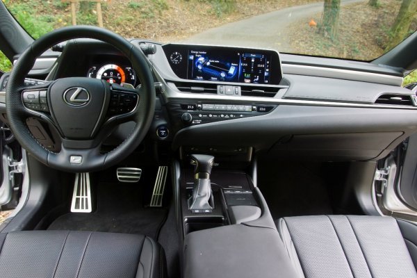 Lexus ES 300h F Sport