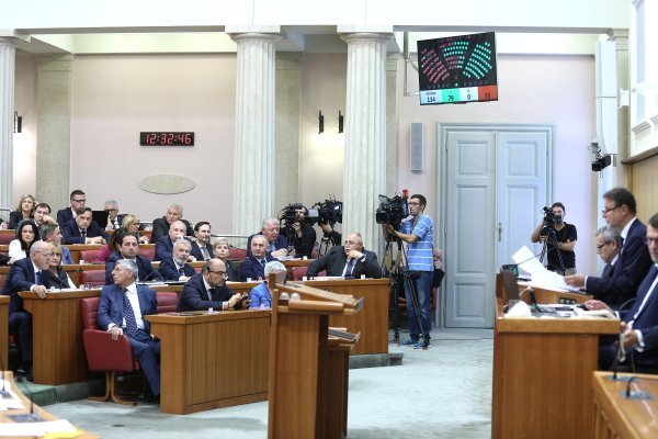 Glasanje o povjerenju Milanu Kujundžiću u Saboru