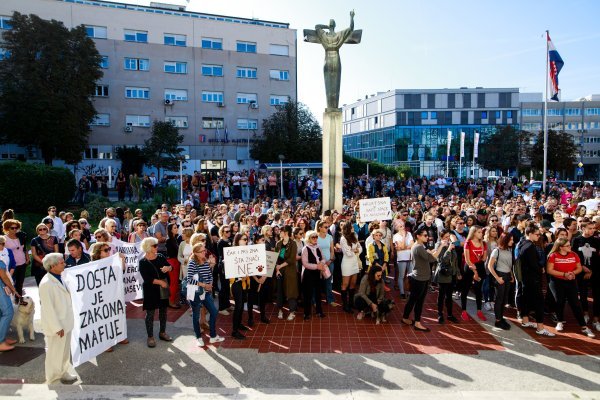 Ispred Županijskog suda u Splitu održan prosvjed "Pravda za djevojčice"