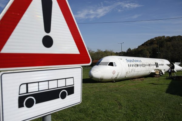 Putnički zrakoplov na livadi u Strmcu Stubičkom