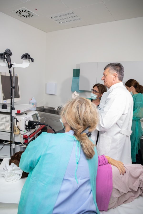 Ministar Kujundžić u dubrovačkoj bolnici obavio nekoliko gastroskopija