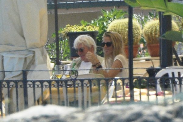 Richard Gere ne odvaja se od nove djevojke Alejandre