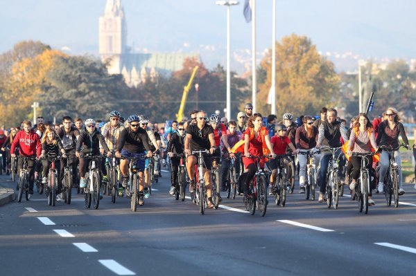 Zagreb: Održan prosvjed biciklista pod geslom "Kako propisno voziti po nepropisnoj infrastrukturi?