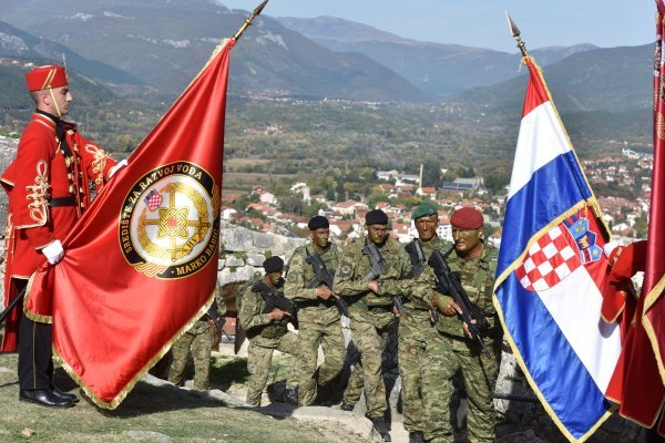 Dolazak novih vođa Hrvatske vojske na Kninsku tvrđavu