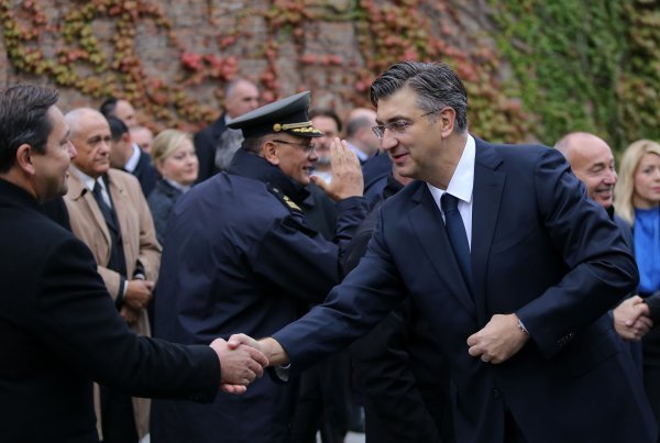 Državni vrh položio vijence povodom blagdana Svih svetih i Dušnog dana