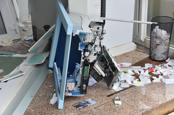 Žminj: Uporabom plinske eksplozivne smjese pokušao provaliti u bankomat