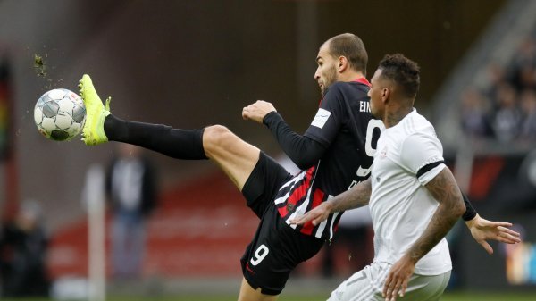 E. Frankfurt (Bas Dost) - Bayern (Jerome Boateng)