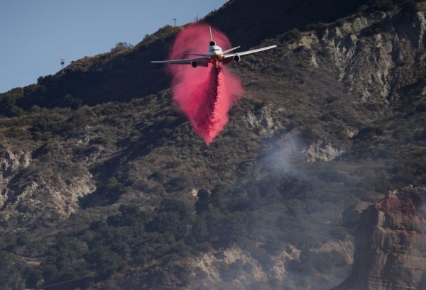 Vatrogasci dobivaju borbu s požarima u Kaliforniji