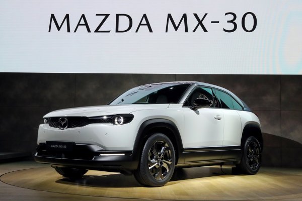 Na predstavljanju nove Mazde MX-30 na tokijskom autosalonu
