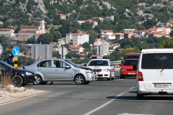 Polica automobilskog osiguranja služi da se treće osobe naplate s nje, a ne vozač i vlasnik automobila Tportal